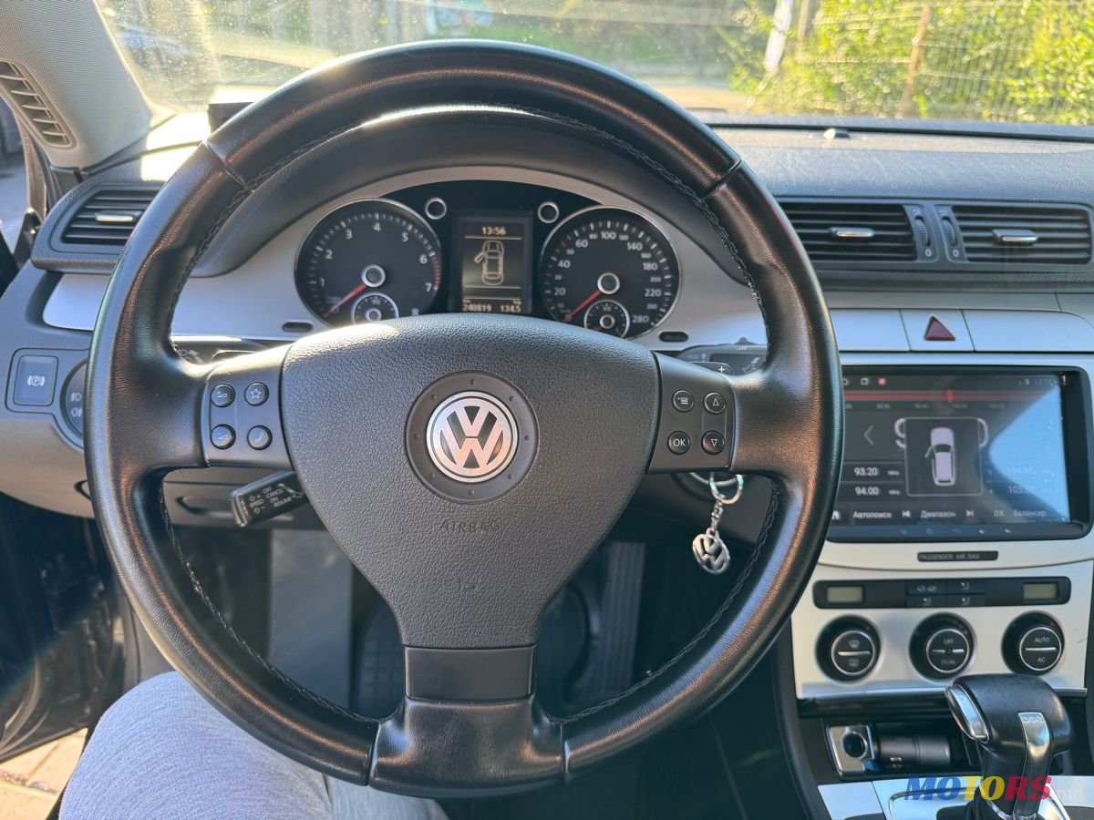 2009' Volkswagen Passat photo #1