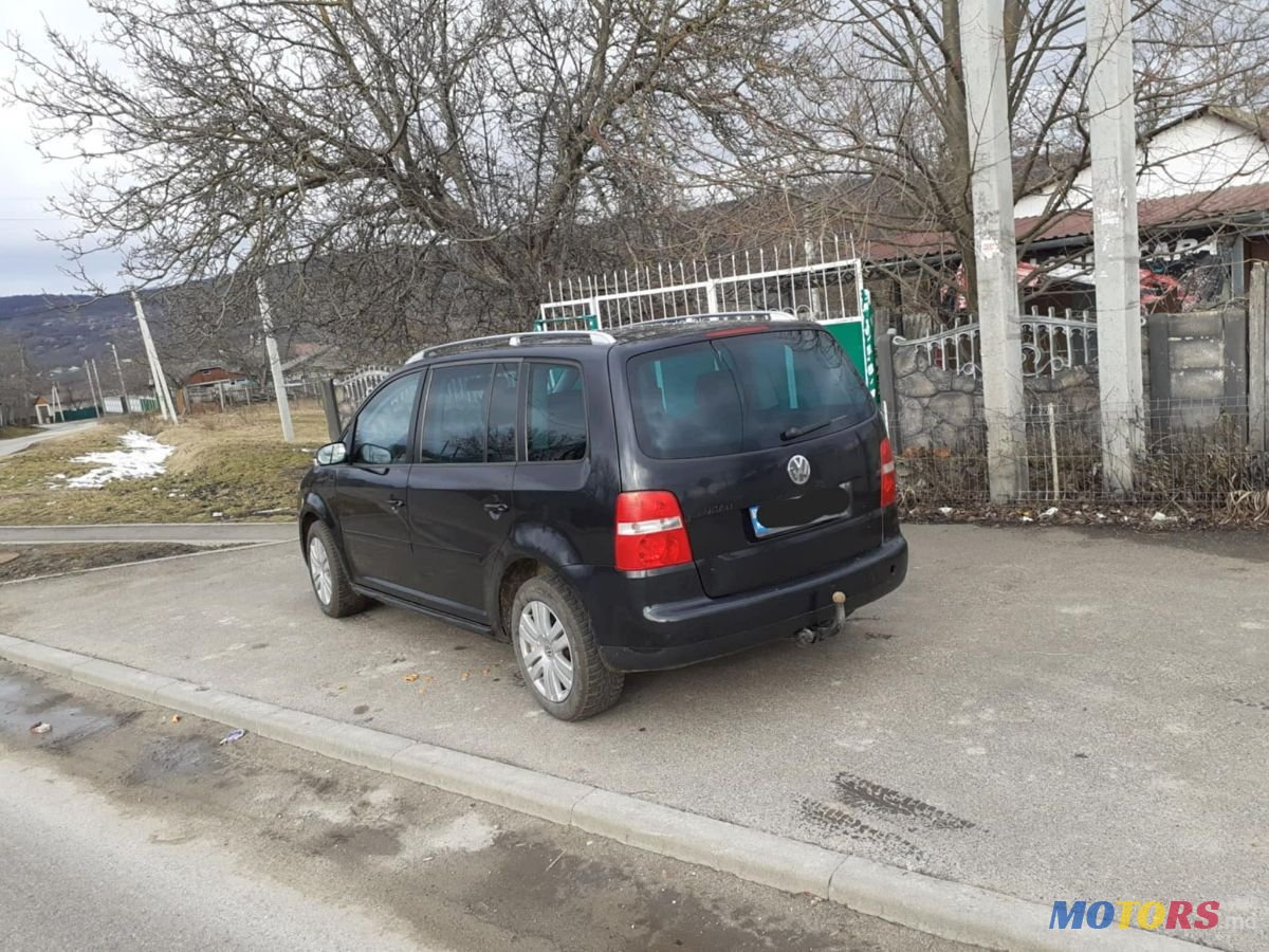 2005' Volkswagen Touran photo #2