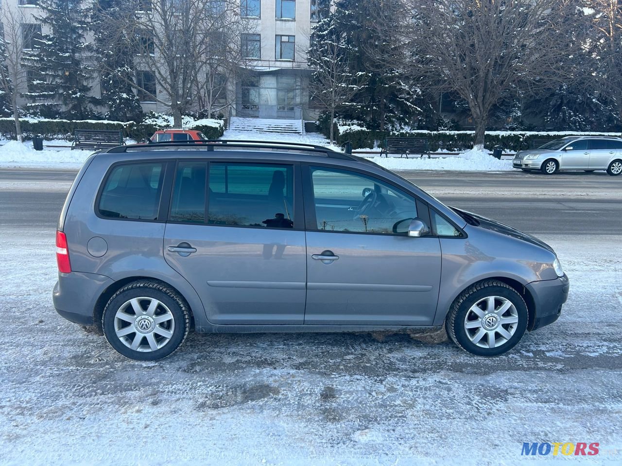 2005' Volkswagen Touran photo #4