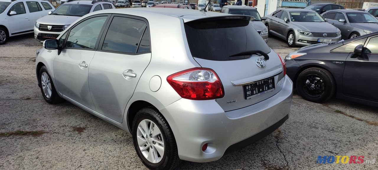 2012' Toyota Auris photo #3