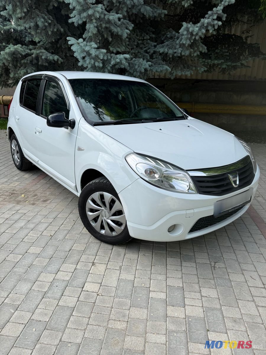2012' Dacia Sandero photo #1