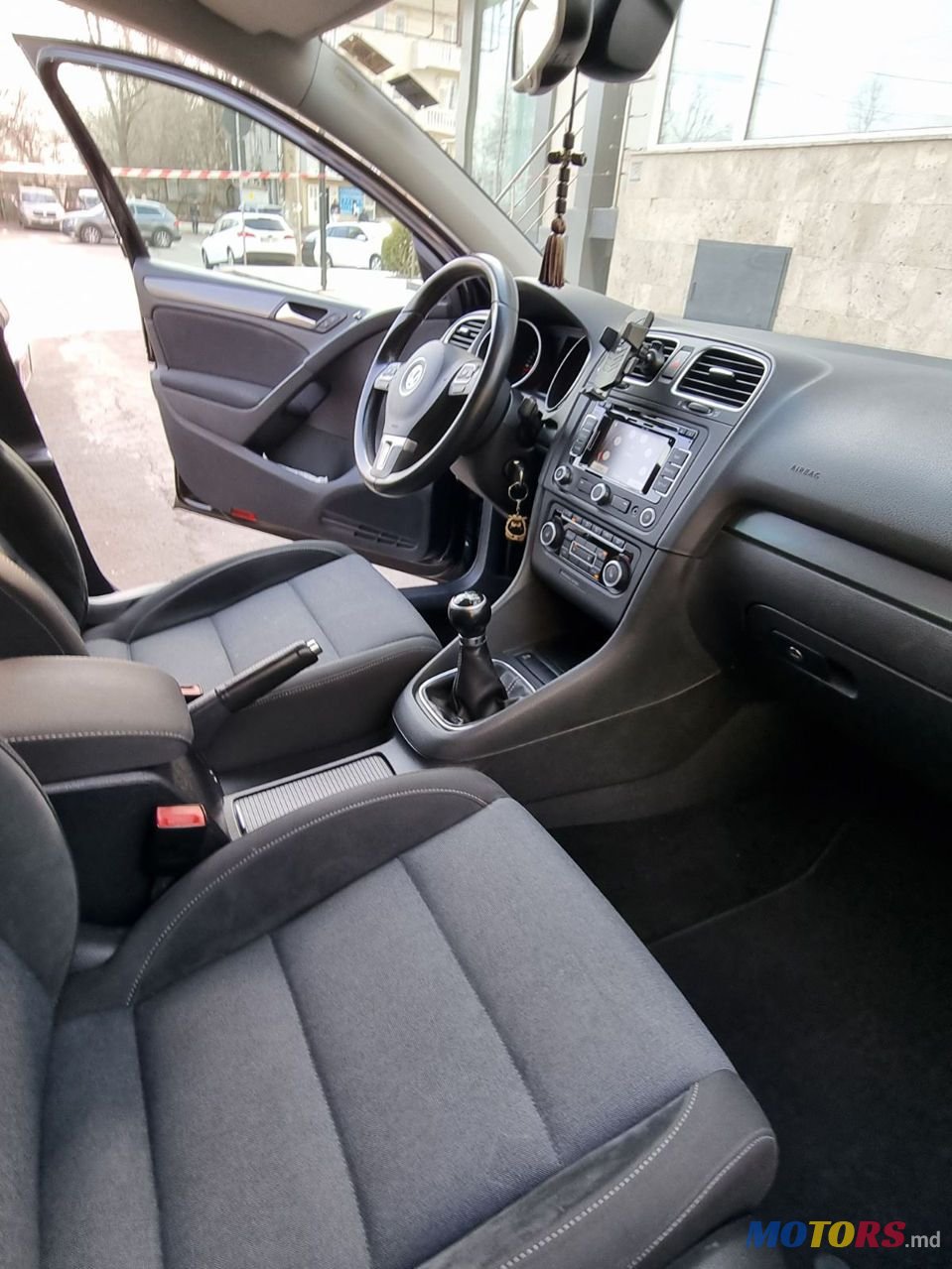 2011' Volkswagen Golf photo #4