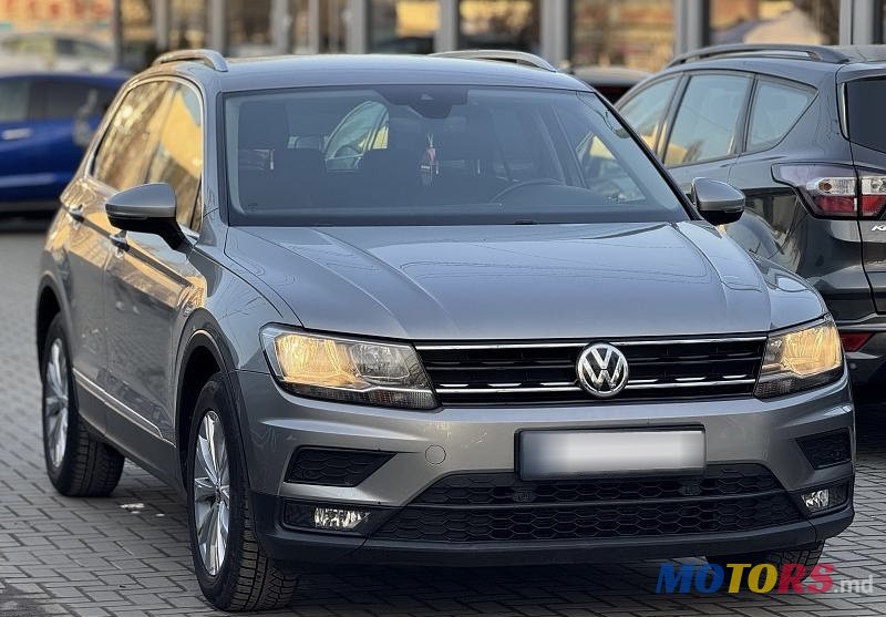 2020' Volkswagen Tiguan photo #1