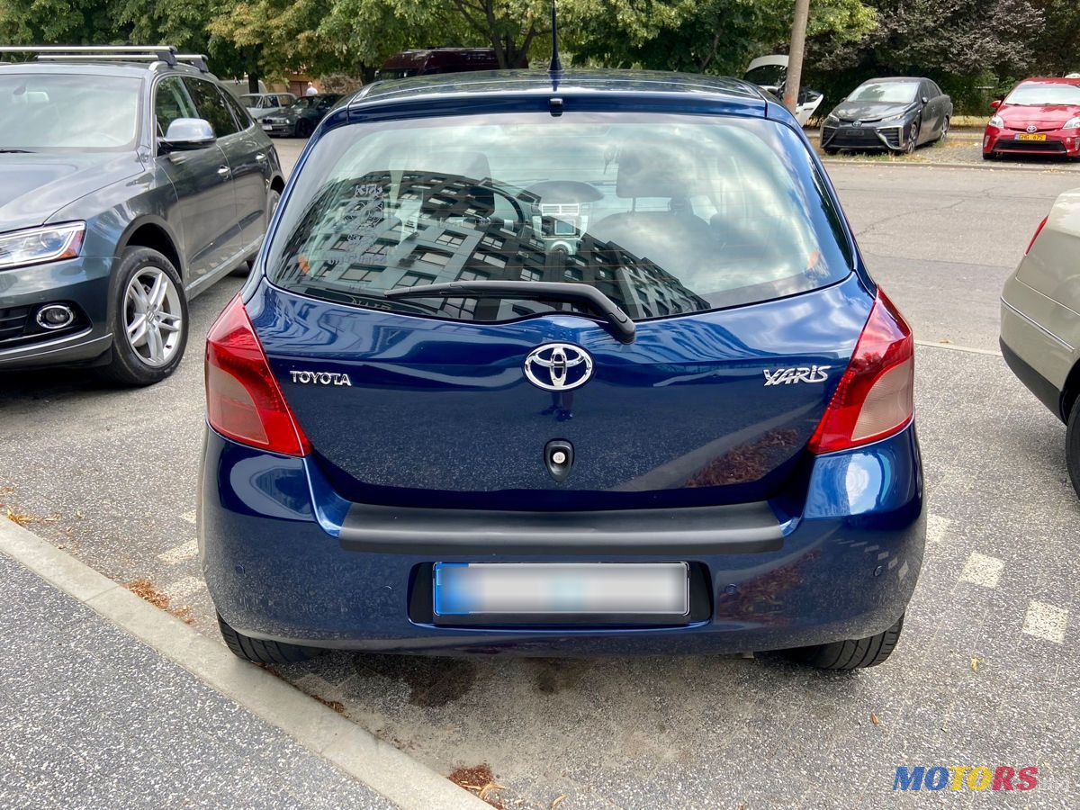 2009' Toyota Yaris photo #5