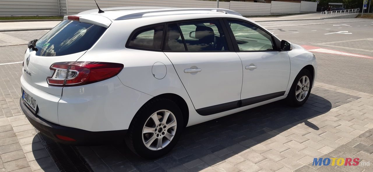 2011' Renault Megane photo #3