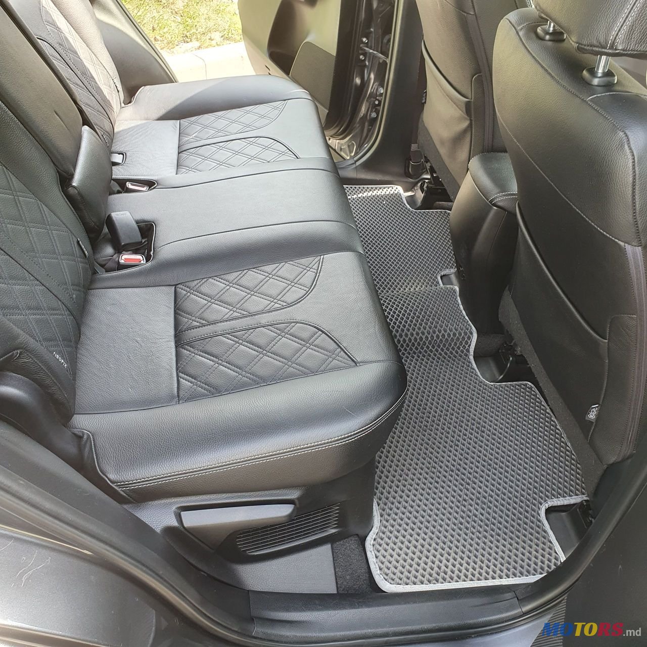 2016' Toyota RAV4 photo #4