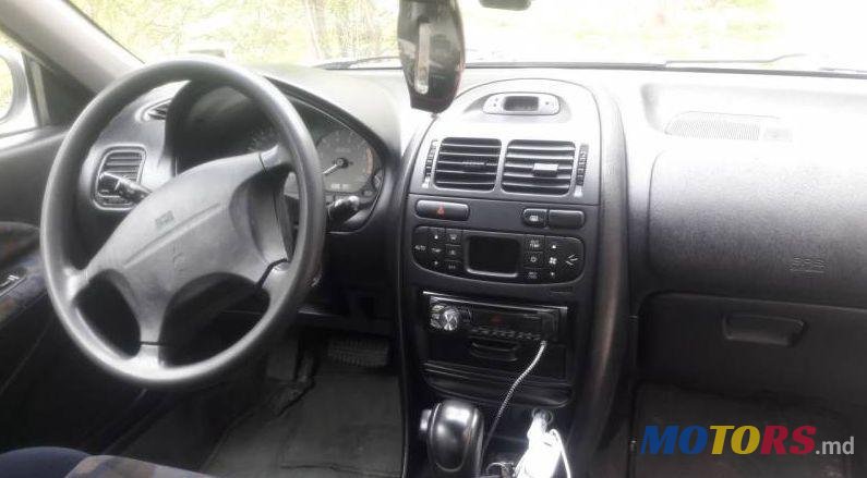 1998' Mitsubishi Carisma photo #1