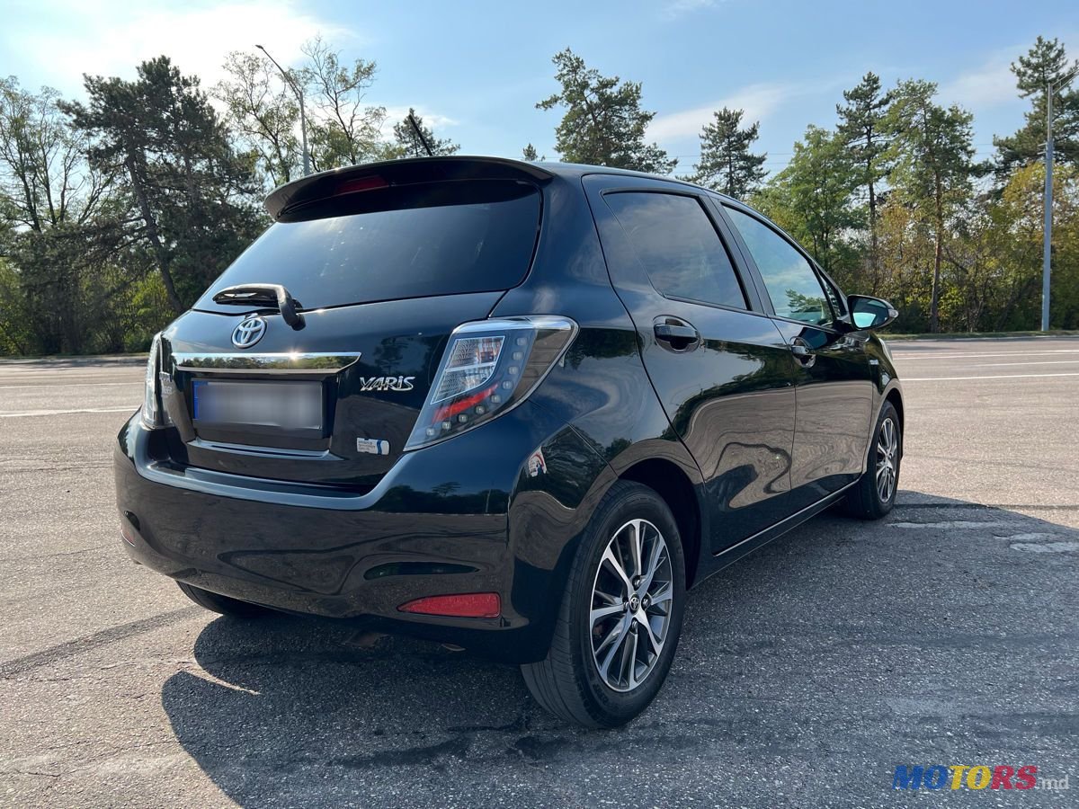 2012' Toyota Yaris photo #4