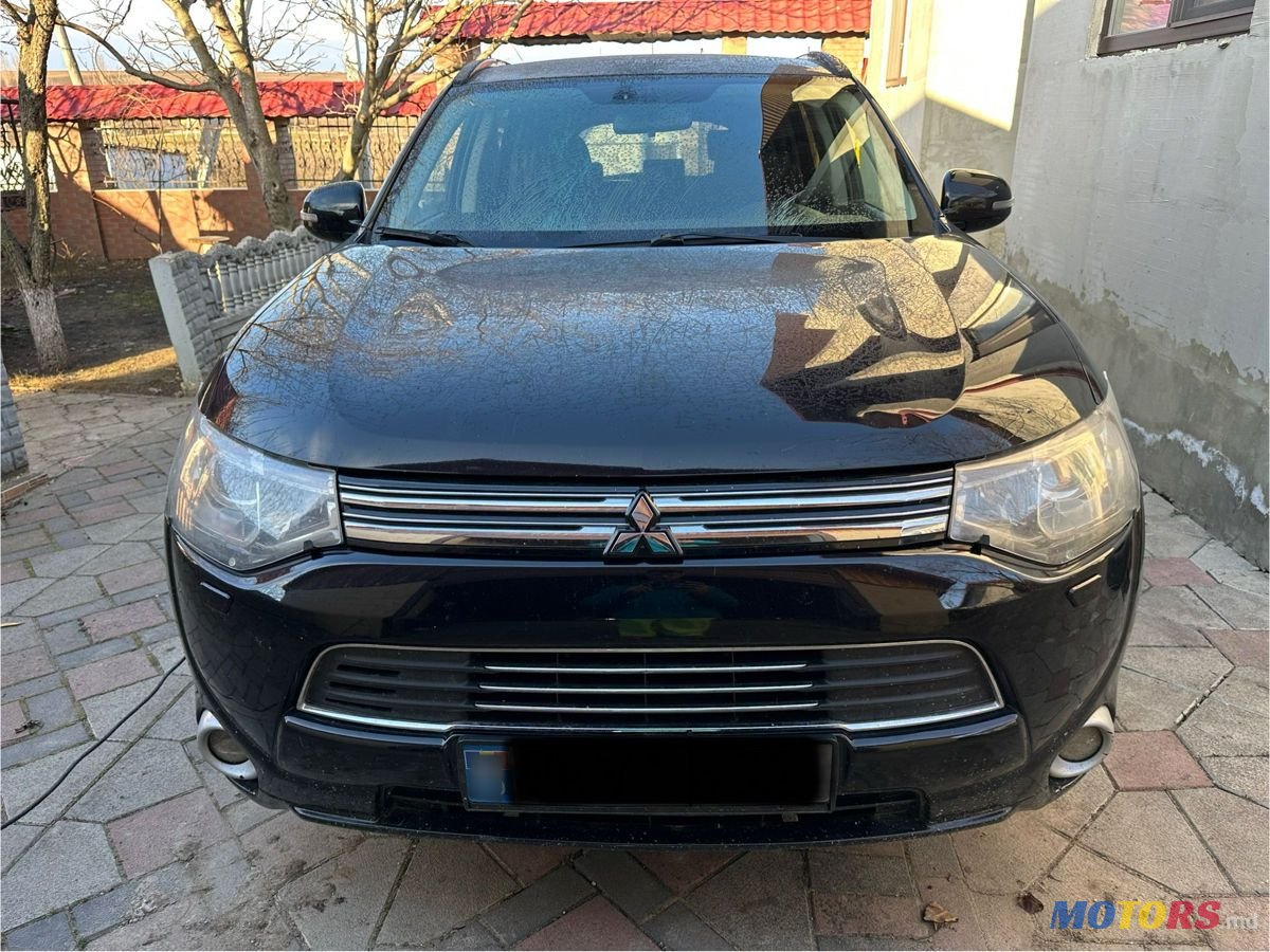 2014' Mitsubishi Outlander photo #1