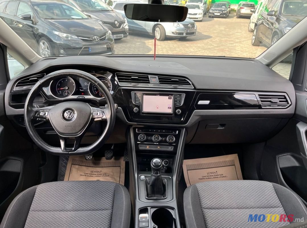2016' Volkswagen Touran photo #5