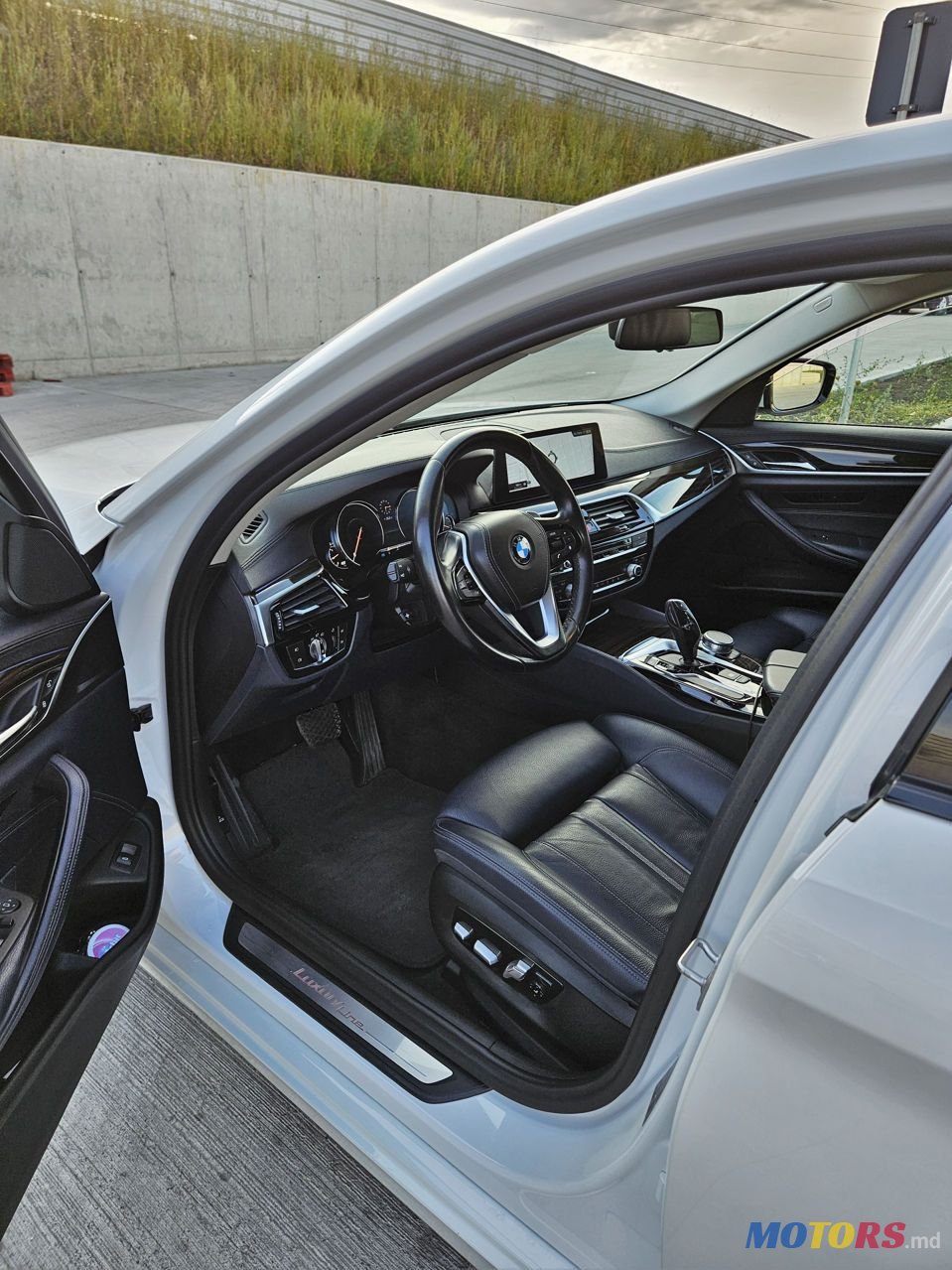 2018' BMW 5 Series photo #6