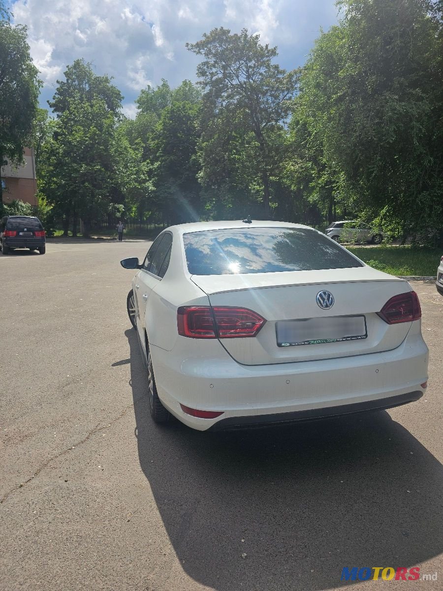 2013' Volkswagen Jetta photo #3