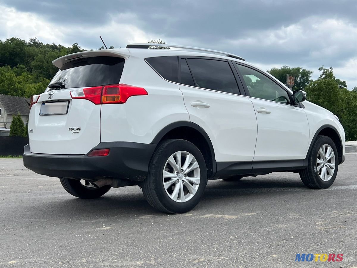 2013' Toyota RAV4 photo #3