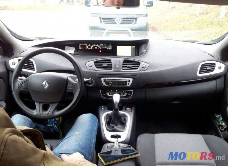 2012' Renault Grand Scenic photo #1