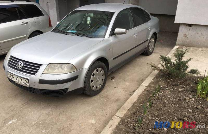 2004' Volkswagen Passat photo #1