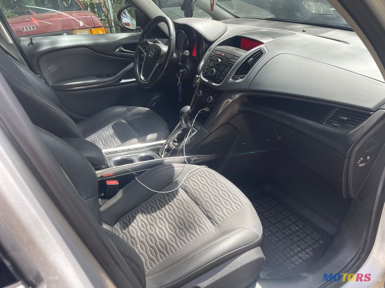 2011' Opel Zafira photo #6