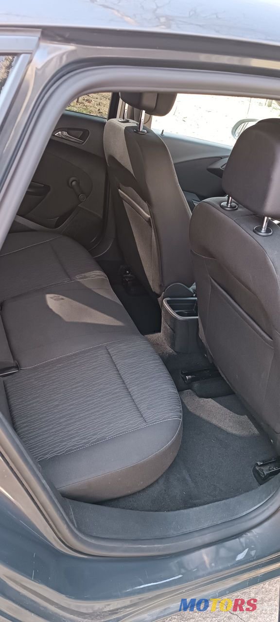 2015' Opel Astra photo #6