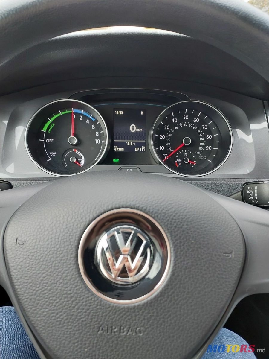 2015' Volkswagen Golf photo #5