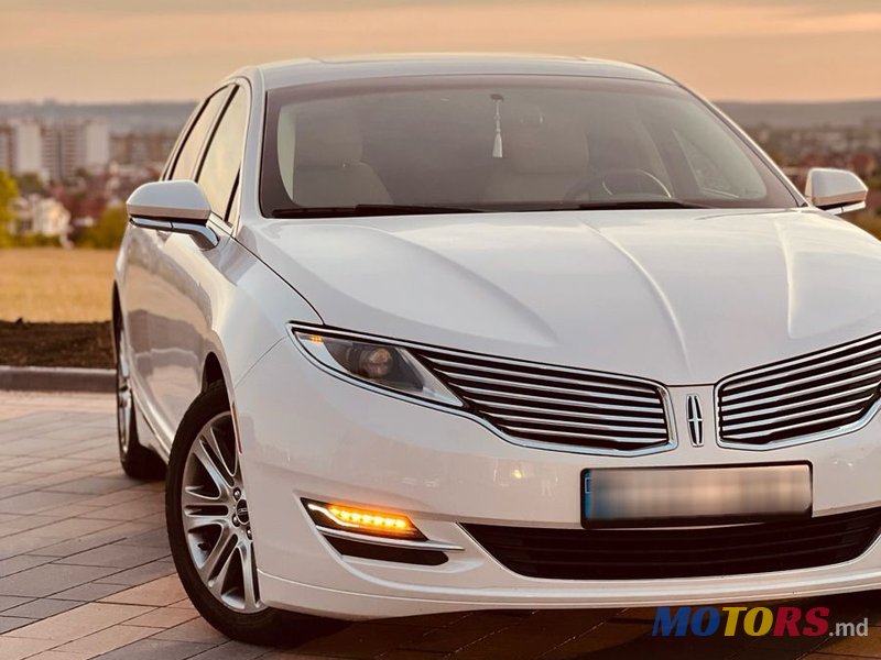 2013' Lincoln MKZ photo #3