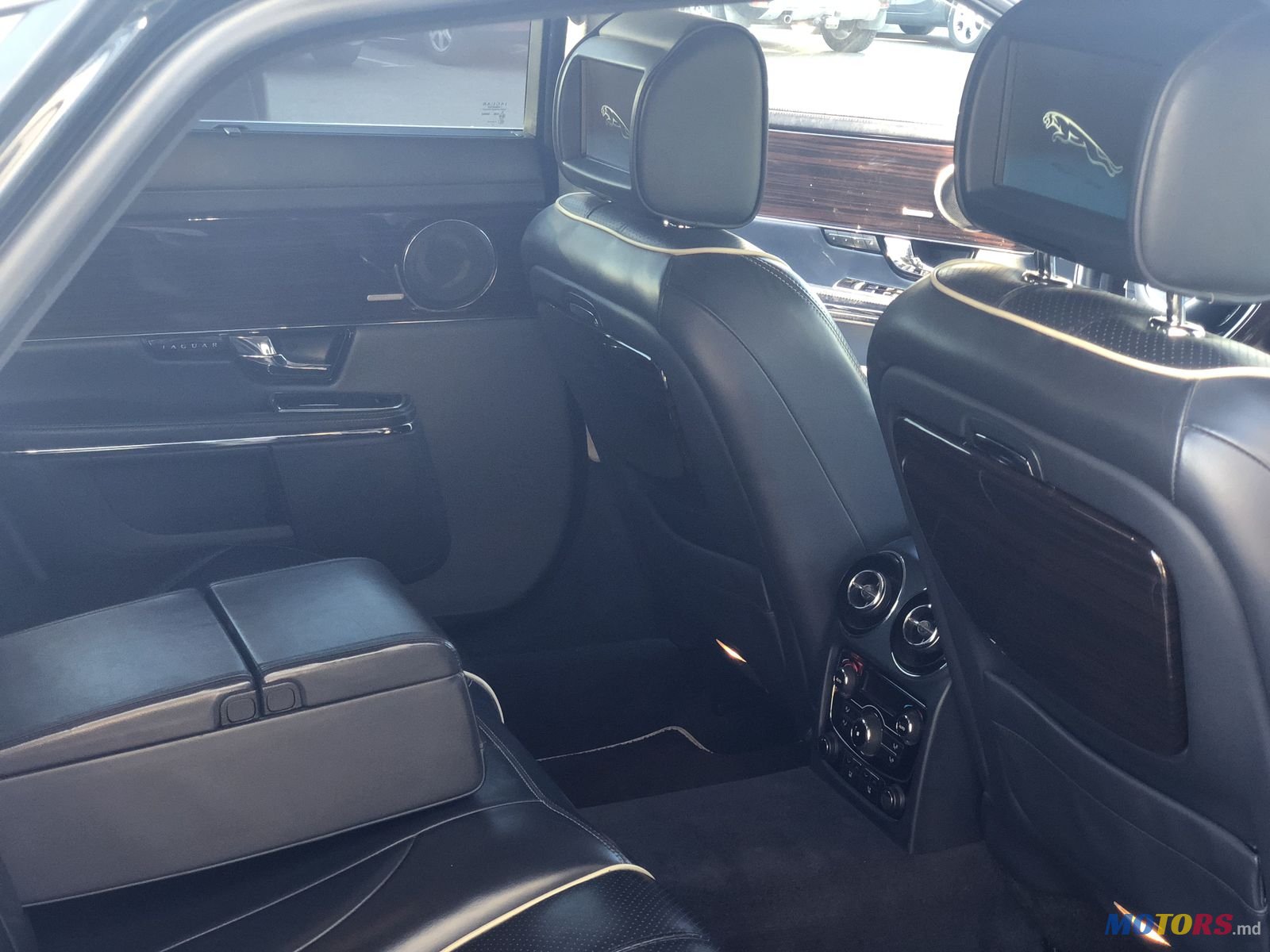 2012' Jaguar XJL photo #7