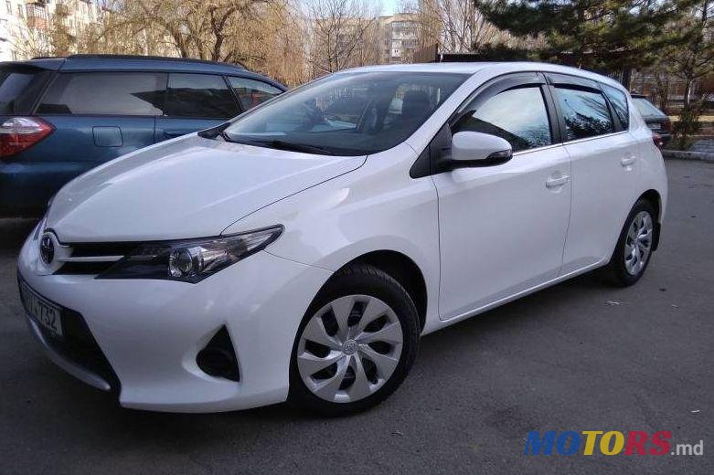 2013' Toyota Auris photo #1