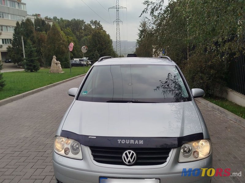 2004' Volkswagen Touran photo #3