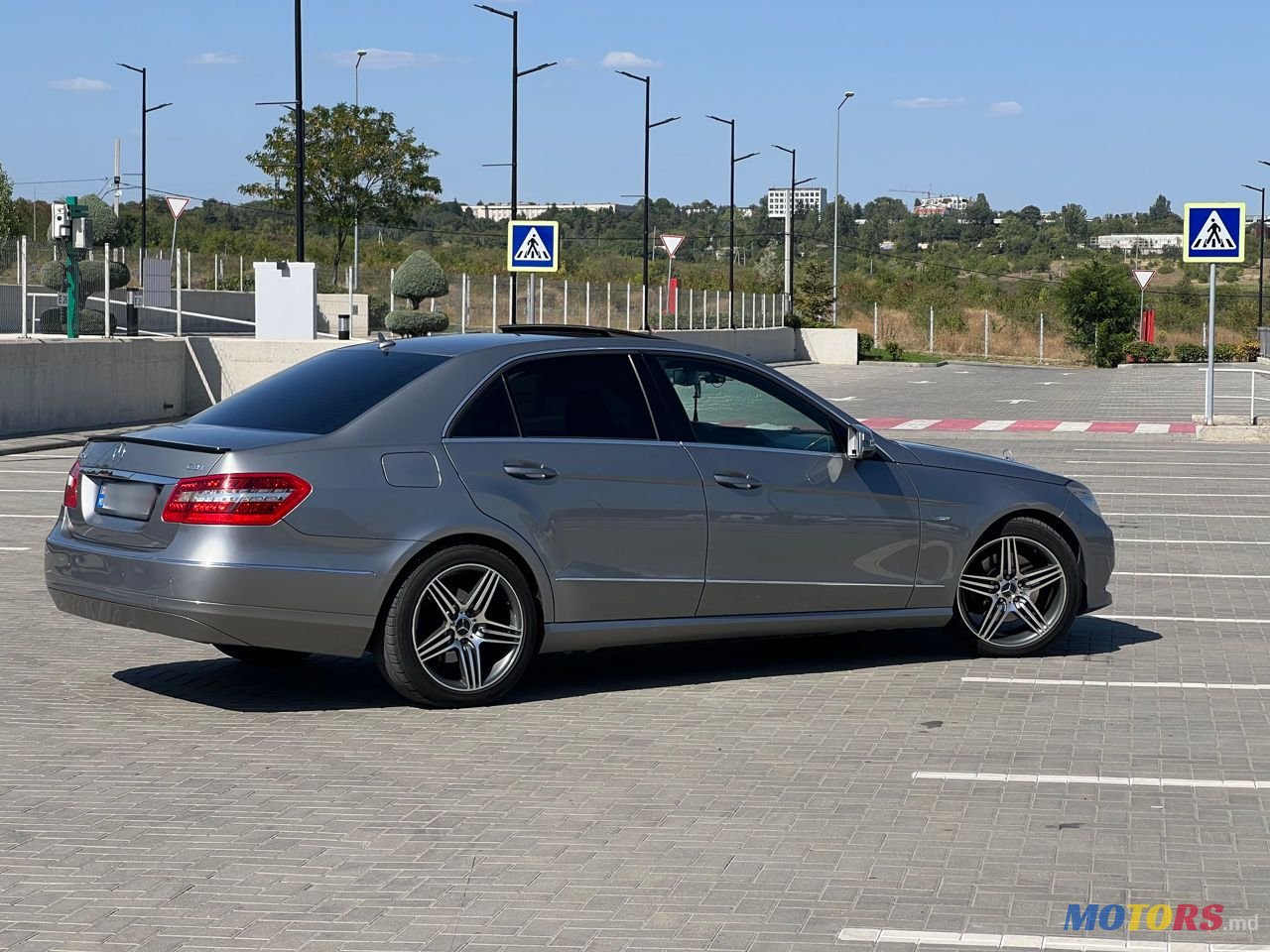 2009' Mercedes-Benz E-Class photo #4