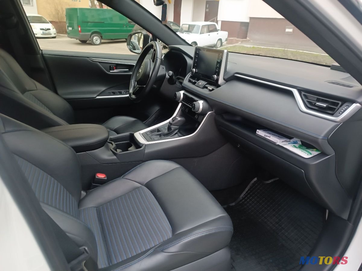 2019' Toyota RAV4 photo #6