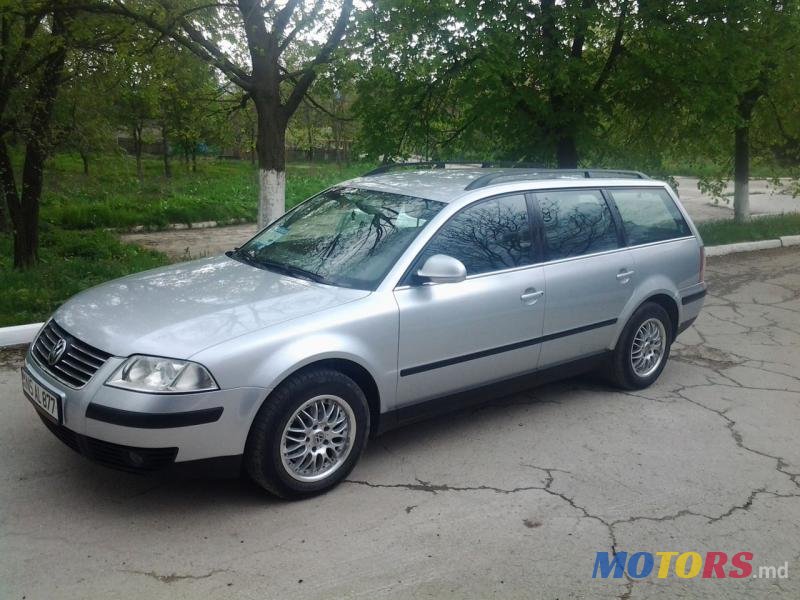 2005' Volkswagen Passat photo #2