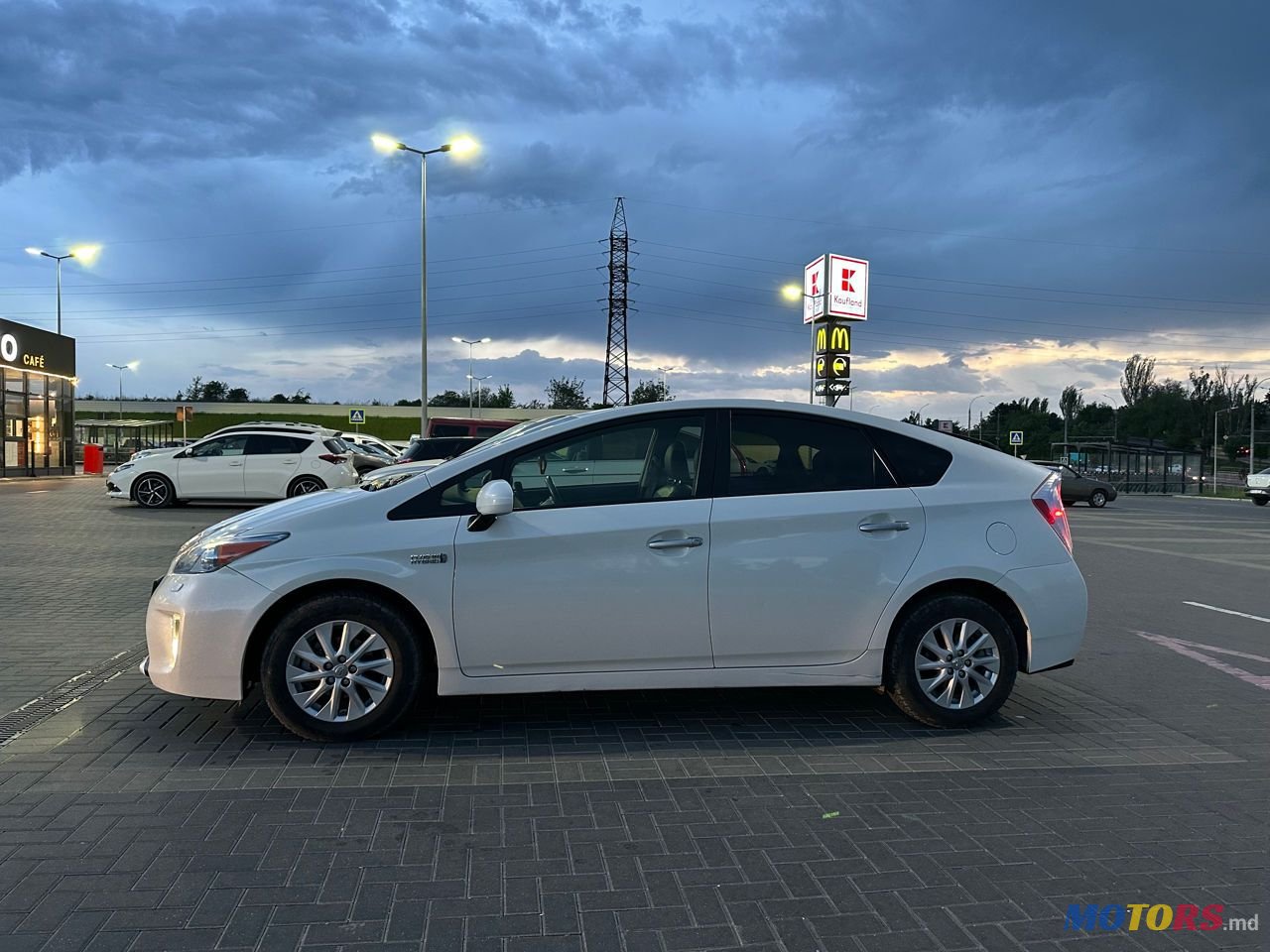 2013' Toyota Prius photo #2