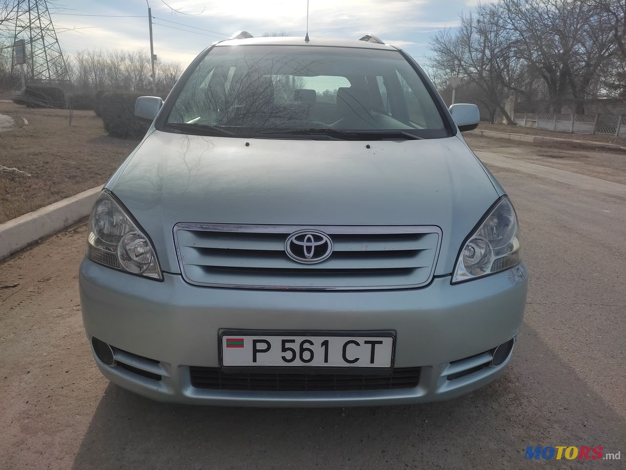 2004' Toyota Avensis Verso photo #1