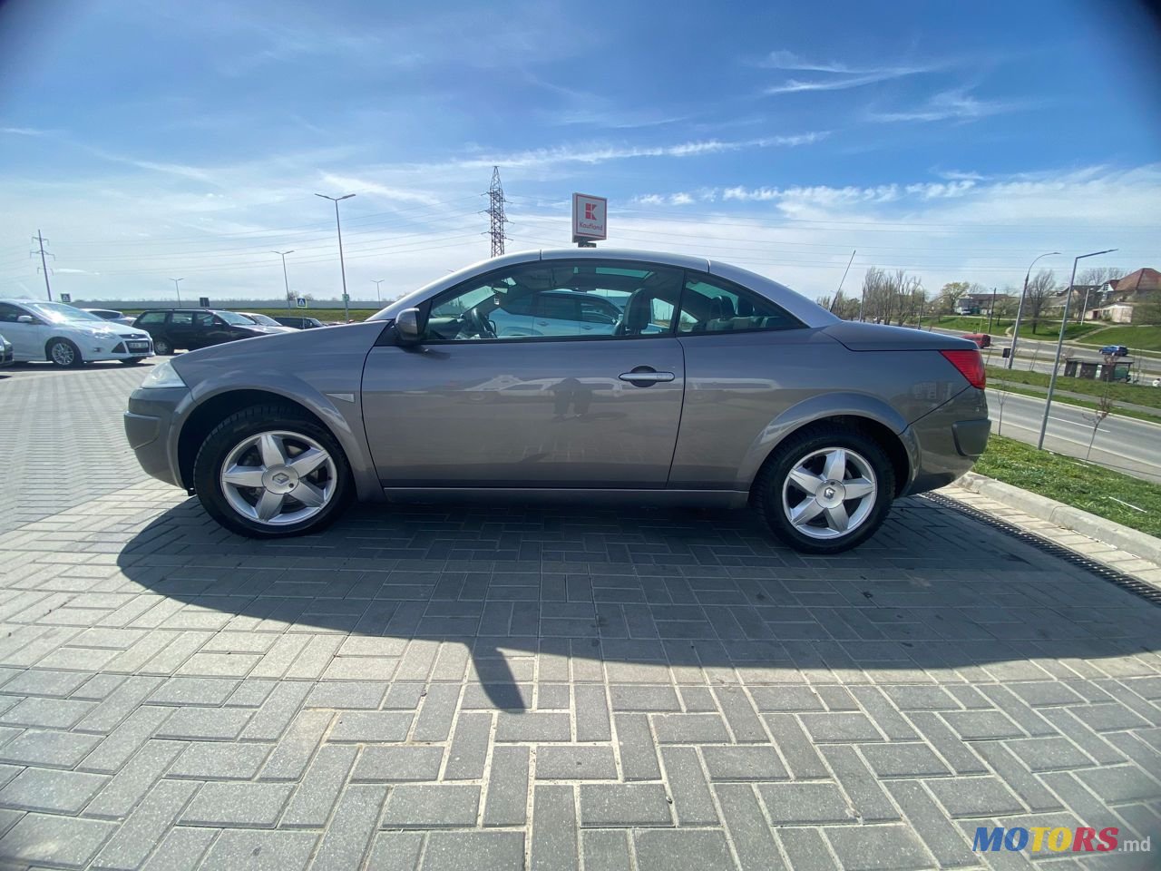 2008' Renault Megane photo #3