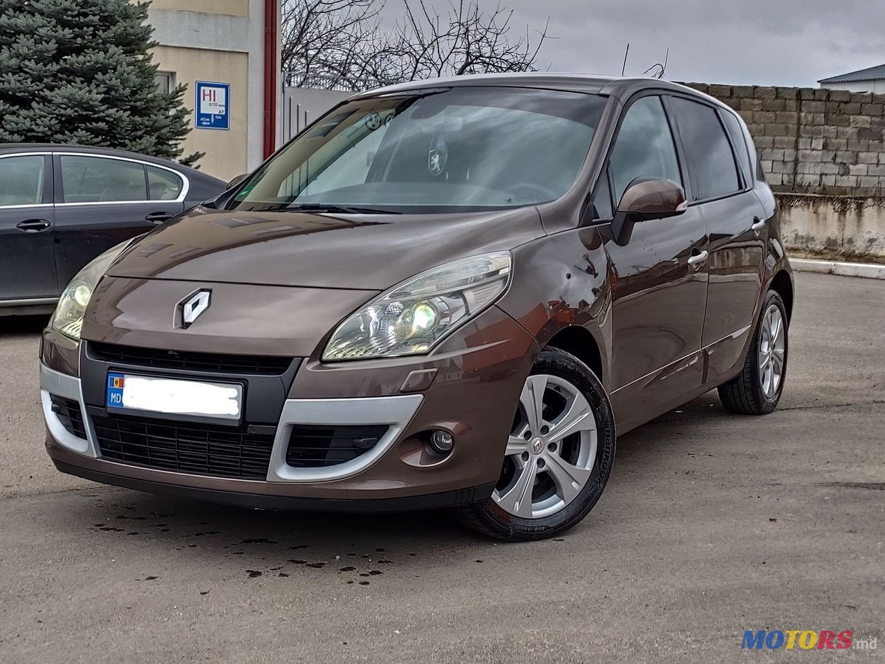 2011' Renault Scenic photo #1