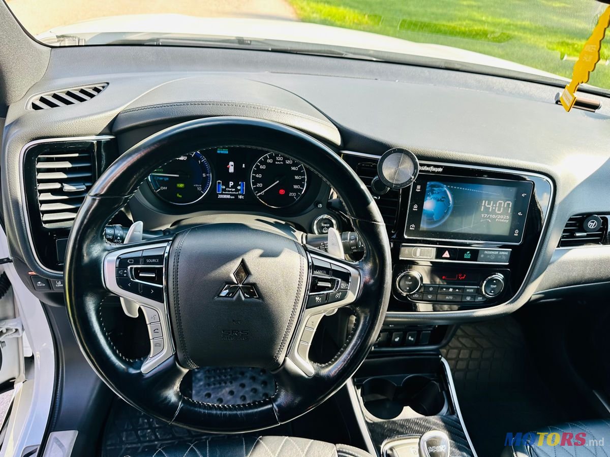 2018' Mitsubishi Outlander photo #6