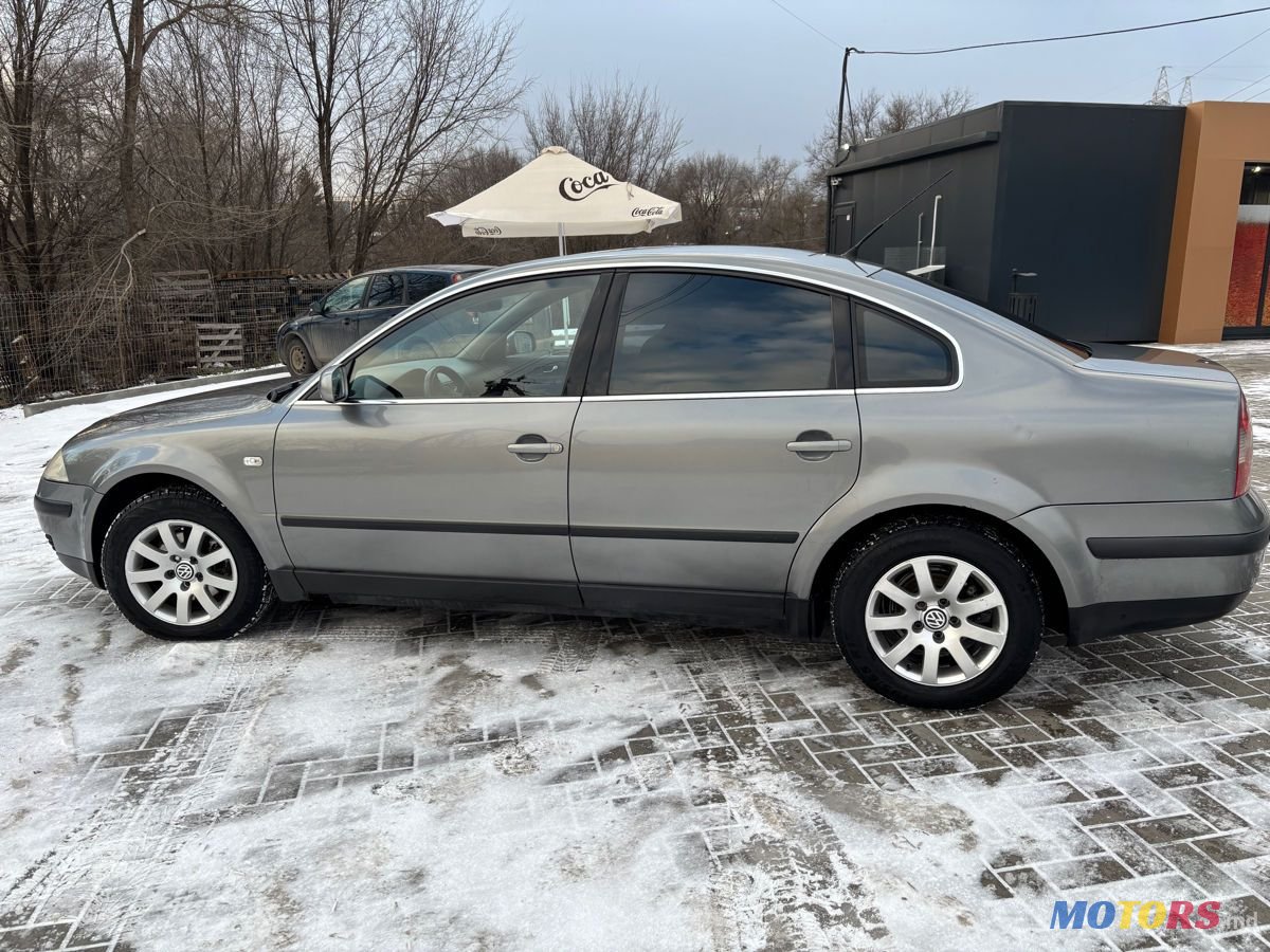 2003' Volkswagen Passat photo #2