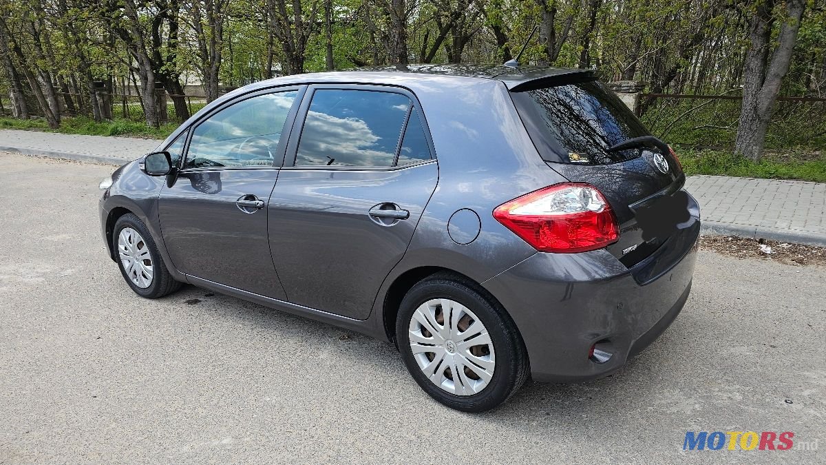 2010' Toyota Auris photo #3