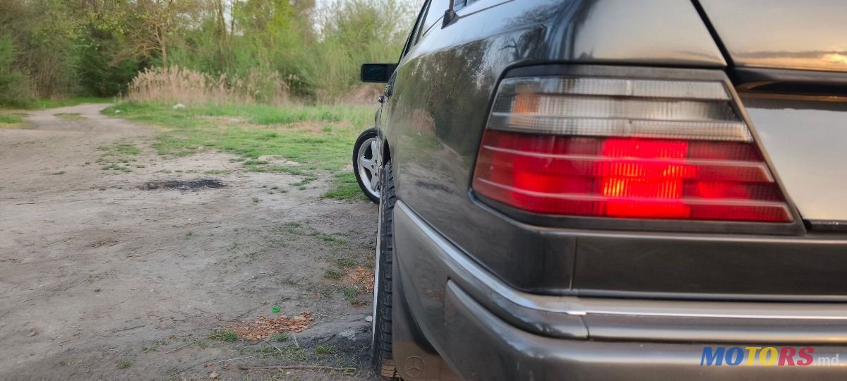 1993' Mercedes-Benz E-Class photo #2