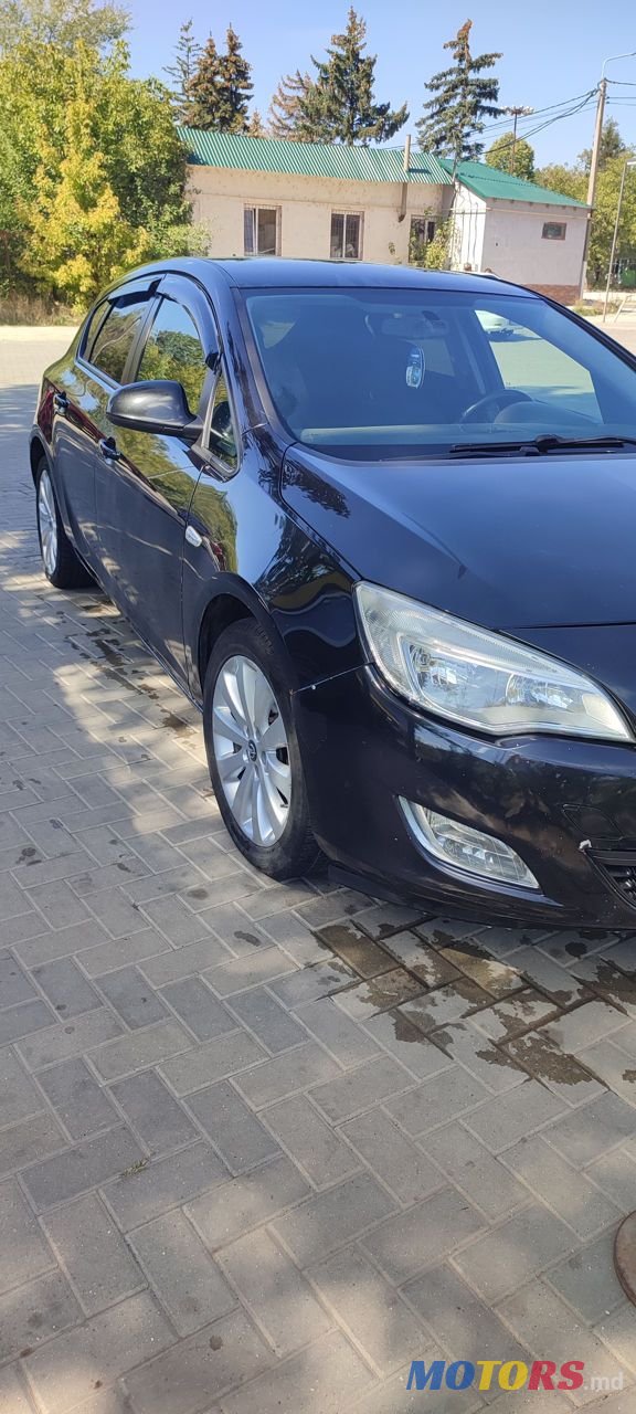 2011' Opel Astra photo #5