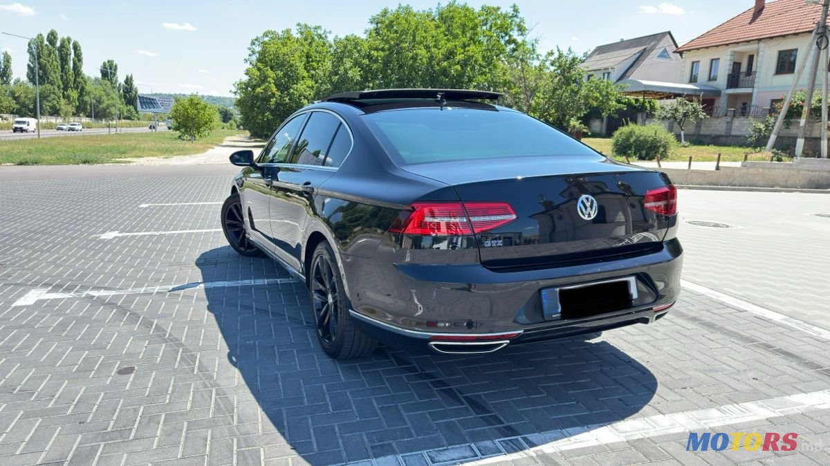 2016' Volkswagen Passat photo #5