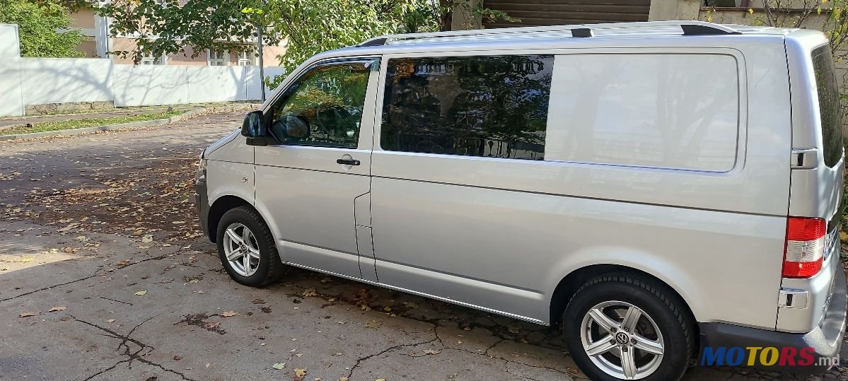 2013' Volkswagen Transporter photo #1