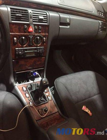 2000' Mercedes-Benz E photo #1