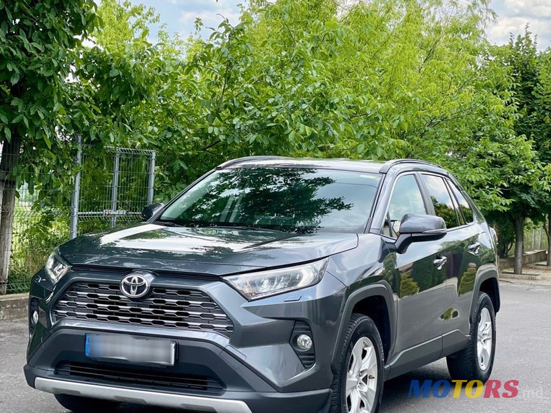 2019' Toyota RAV4 photo #1