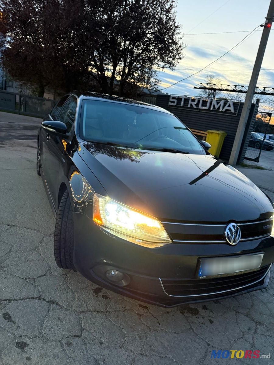 2012' Volkswagen Jetta photo #2