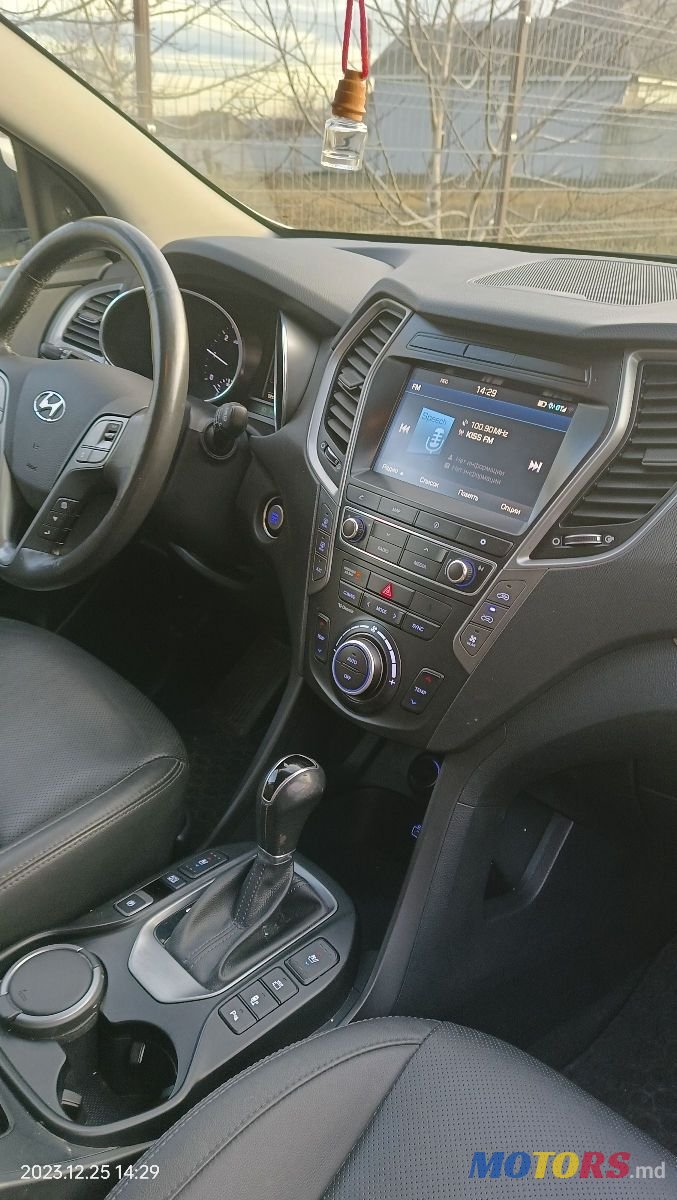 2017' Hyundai Santa Fe photo #5