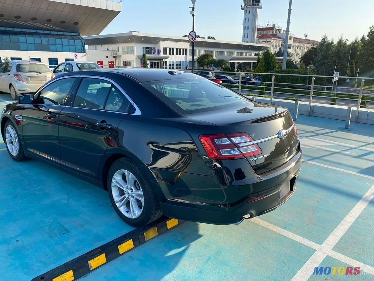 2015' Ford Taurus photo #6