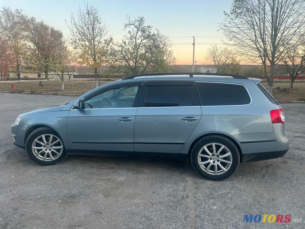 2009' Volkswagen Passat photo #3