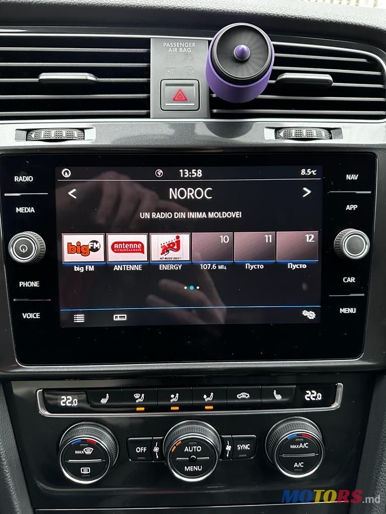 2017' Volkswagen Golf photo #5