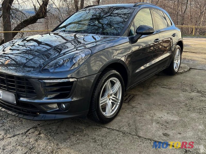 2016' Porsche Macan photo #2