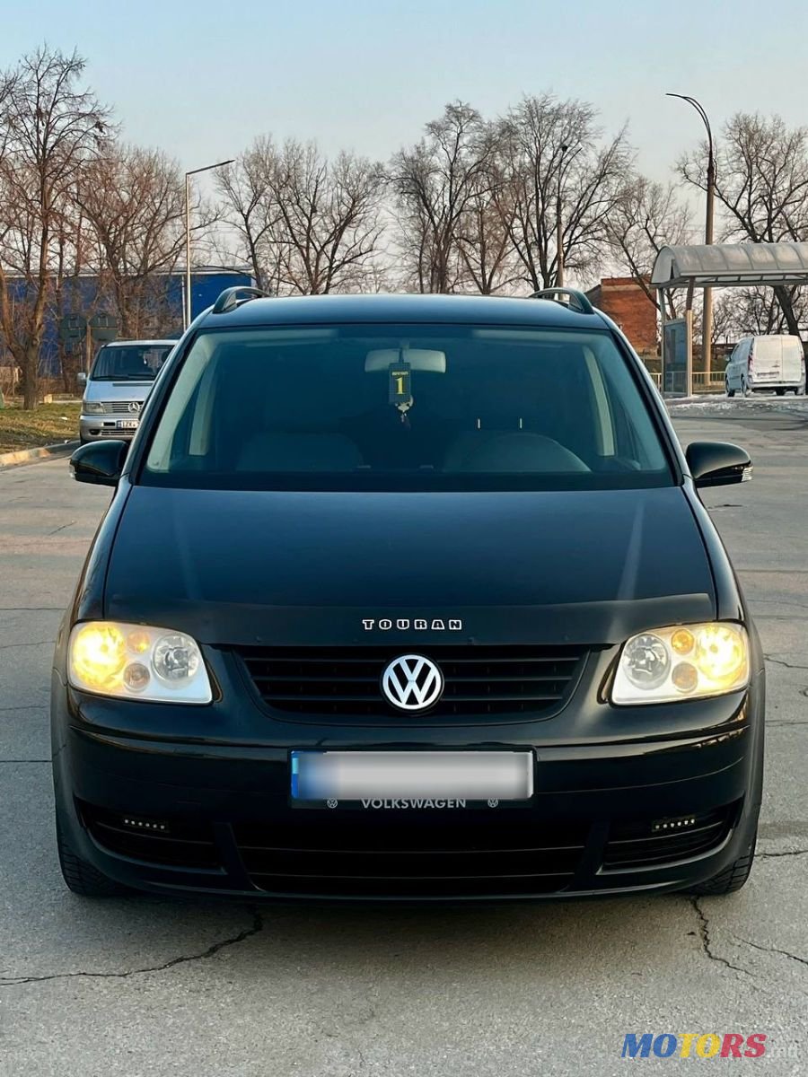 2004' Volkswagen Touran photo #4