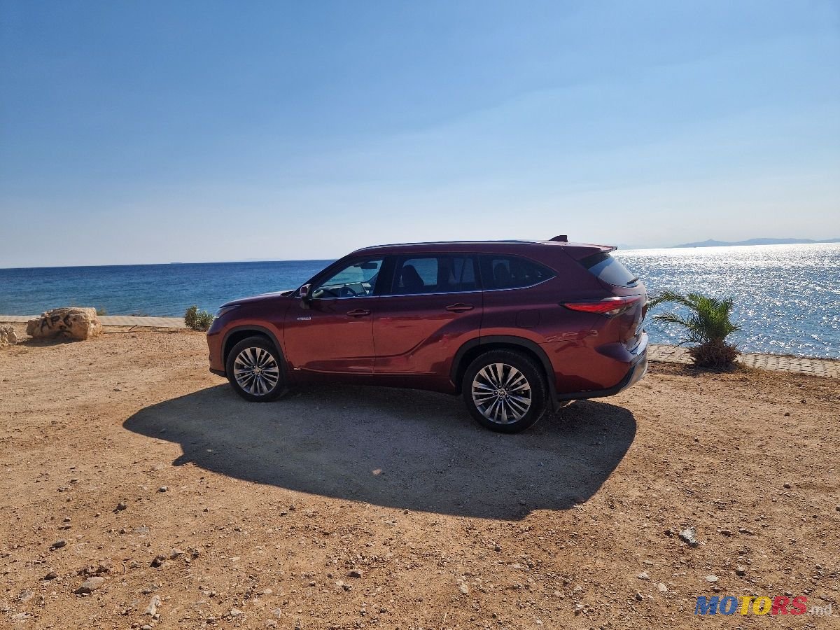 2020' Toyota Highlander photo #1